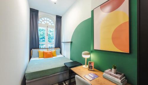 Standard Queen Room, Shared Bathroom (Street View)