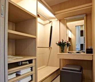 One-Bedroom Apartment with City View