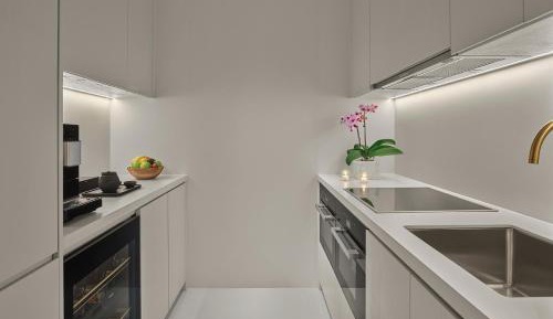 Tanglin Suite, 1 Bedroom Larger Suite, 1 King, Corner room, Upper floor