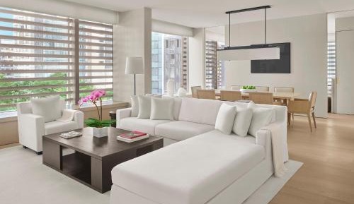 Orchard Suite, 1 Bedroom Larger Suite, 1 King, City view, Upper floor