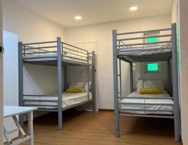 Quadruple Room with Private Bathroom