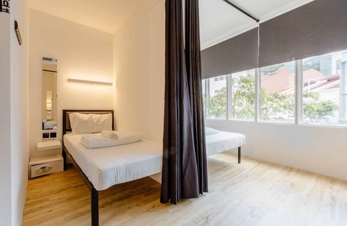 Downtown Singapore Hotel | RadZone Hostel