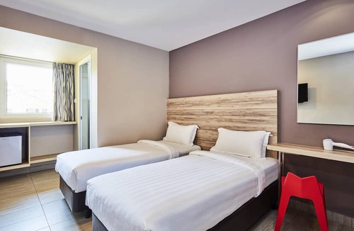 Red Light District Hotel | ibis budget Singapore Crystal