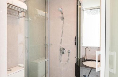 Red Light District Hotel | ibis budget Singapore Olive