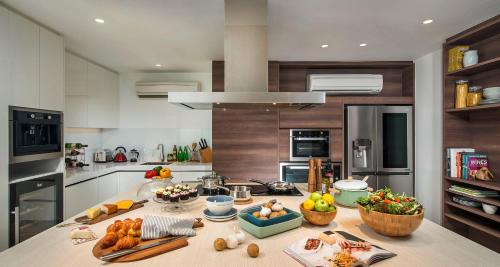 Somerset Apartment | Lanson Place Winsland, Singapore