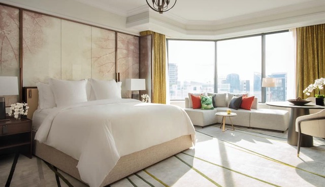 Four Seasons Hotel Singapore in Singapore