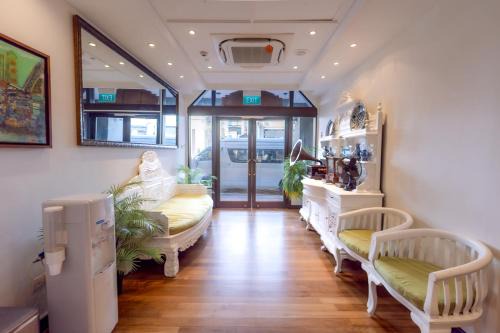 iNN at Temple Street By Q loft in Singapore
